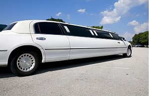 Elegante Strech-Limousine wartet auf die VIP Gäste